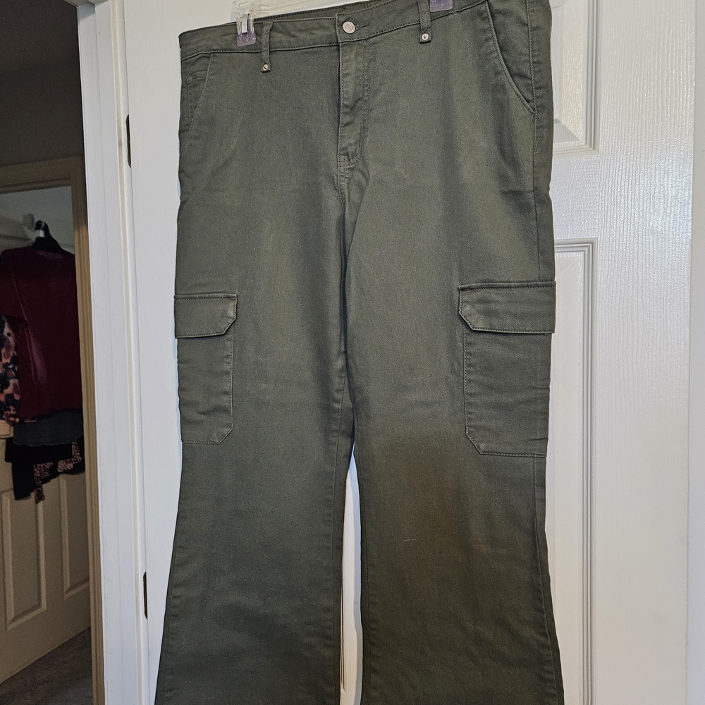 Time and Tru Women's Boot Cut Jeans - Olive Green